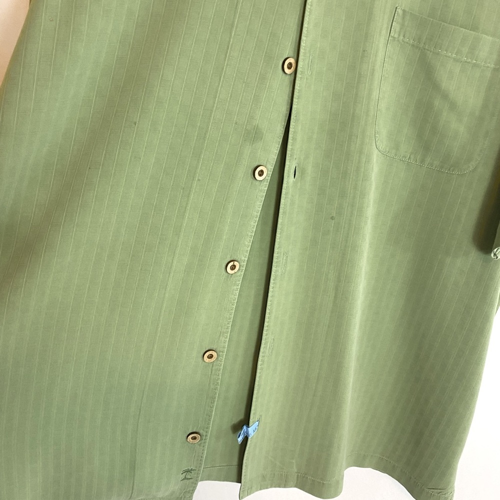 Tommy Bahama 100% Silk Mens short sleeve shirt - Picture 6 of 16